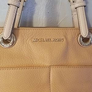 🔥💥SOLD  Michael kors leather purse.